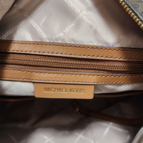 Michael Kors Signature Brown Shoulder Bag - Picture 15 of 16